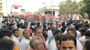 Akhilesh Yadav Prayagraj Visit: मेजा विधायक संदीप पटेल के खिलाफ नारेबाजी, टिकट बदलने की मांग