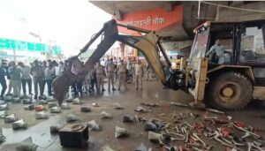 Sonbhadra Noise Pollution Action: पुलिस ने 200 लाउडस्पीकर और 50 से अधिक अवैध साइलेंसर किए ध्वस्त